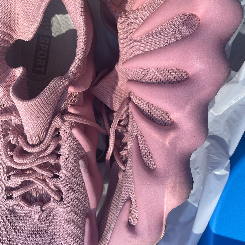 Yeezy Adidas Women’s Sneaker - Picture 6 of 7